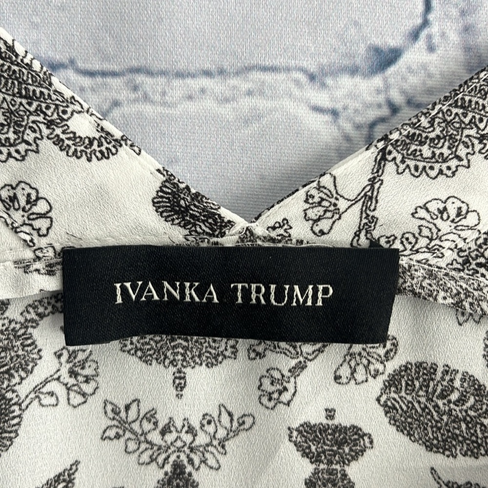 Ivanka Trump Floral Black and White V-Neck Women's Top‎ Size Medium - Picture 2 of 4